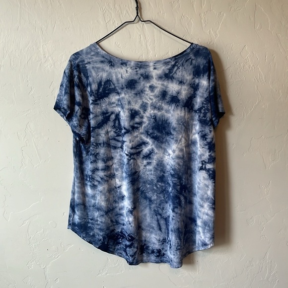 AEO | short sleeve v-neck tee - Picture 2 of 3